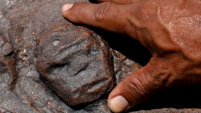 Aşırı kuraklık nedeniyle Amazon`da eski insan yüzleri ortaya çıktı