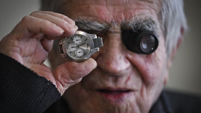 Ankara`daki saat tamircisi yıllara meydan okuyor! Saatin bozuk olduğunu çıkardığı sesten anlıyor