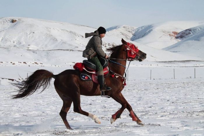 Soğuk havaya aldırış etmiyorlar! Erzincan ve Bayburt?ta ciritçiler ata sporunu yaşatıyor