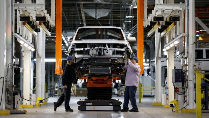 Amerika`nın elektrikli araç pazarında kriz: İşten çıkarmalar başladı, projeler iptal edildi