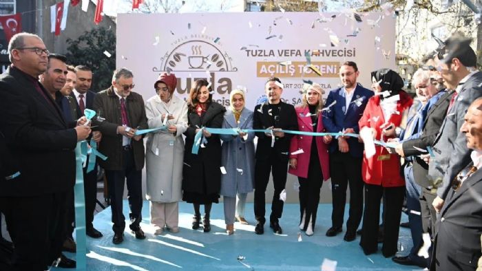 Tuzla?ya tarihi meydanda yeni buluşma noktası: Tuzla Vefa Kahvecisi açıldı