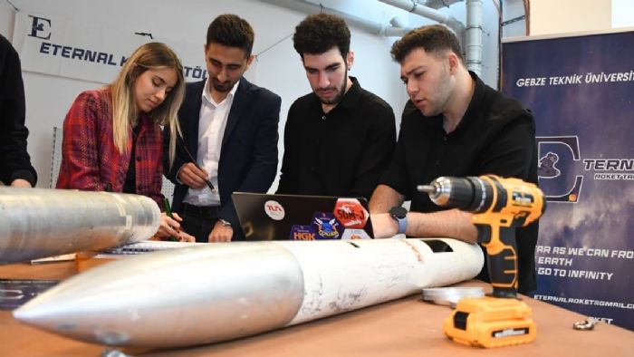 Türk mühendis adayları, geliştirdikleri roketle ABD`de yarışmaya katılacak