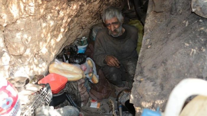 Balıkesir`de 35 yıl mağarada yaşayan İskender Gündüz öldü