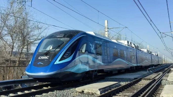 Çin, hidrojenle çalışan ilk yolcu trenini başarıyla test etti