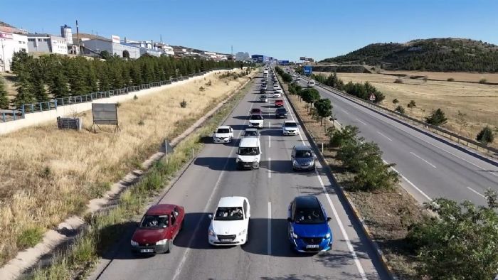 Kırıkkale`de 43 ilin geçiş güzergahında olan kilit kavşakta rekor: 9 günde 1 milyon 757 bin araç geçiş yaptı