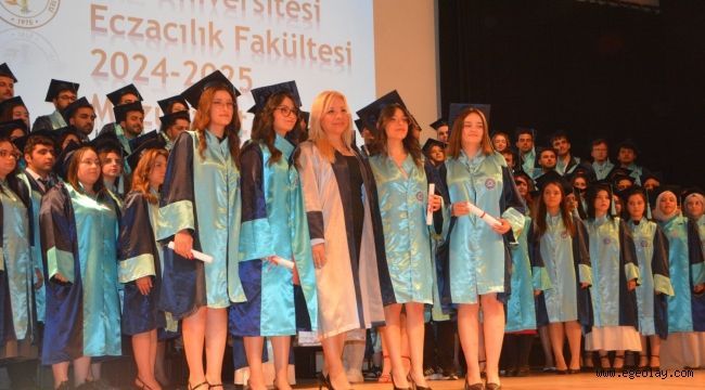 EÜ Eczacılık Fakültesi 2025 mezunlarını uğurladı