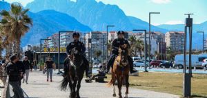 Antalya Konyaaltı`nda güvenlik atlı polislere emanet: İlgi yoğun