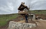 Bingöl`de yıllar sonra yerleştiği köyüne leylekler için yuva yaptı